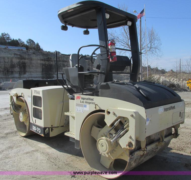 image for item F4439 Ingersoll Rand DD70 vibratory asphalt roller