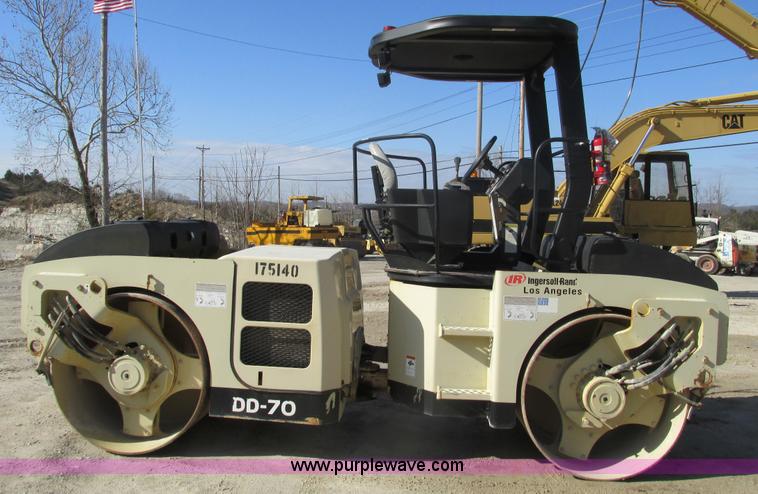 image for item F4439 Ingersoll Rand DD70 vibratory asphalt roller