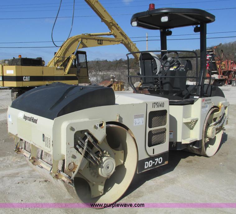 image for item F4439 Ingersoll Rand DD70 vibratory asphalt roller