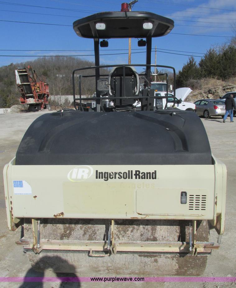 image for item F4439 Ingersoll Rand DD70 vibratory asphalt roller