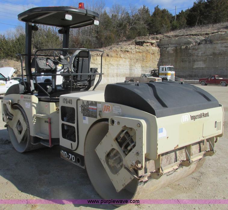 image for item F4439 Ingersoll Rand DD70 vibratory asphalt roller