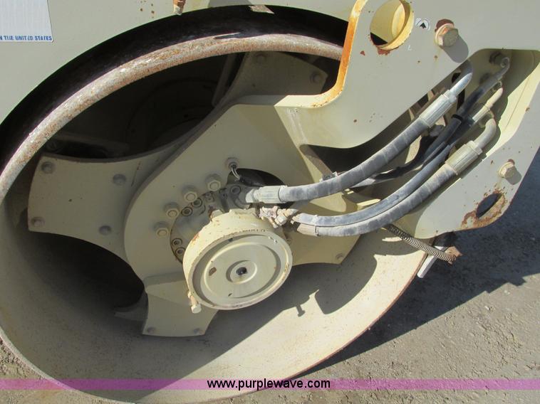 image for item F4439 Ingersoll Rand DD70 vibratory asphalt roller