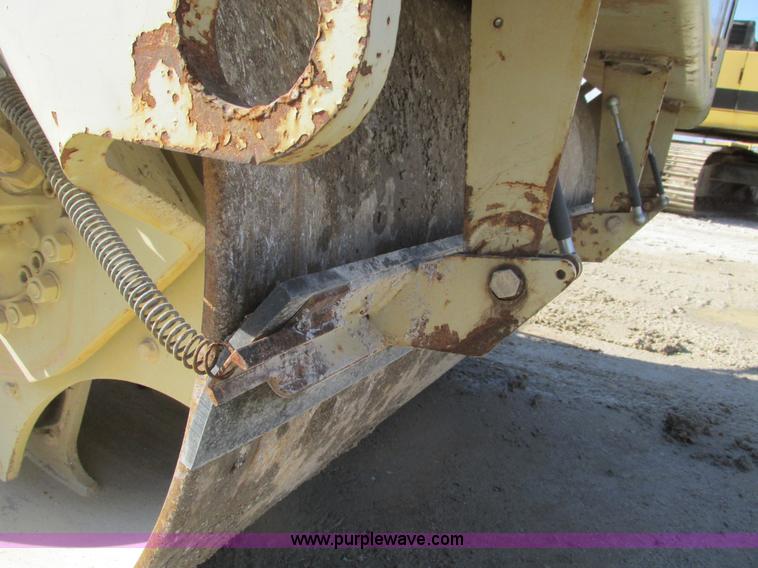 image for item F4439 Ingersoll Rand DD70 vibratory asphalt roller