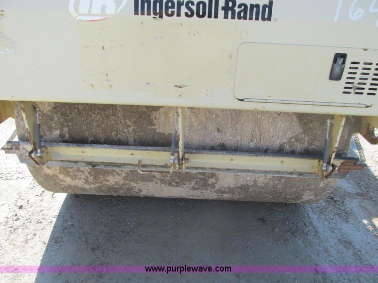 image for item F4439 Ingersoll Rand DD70 vibratory asphalt roller