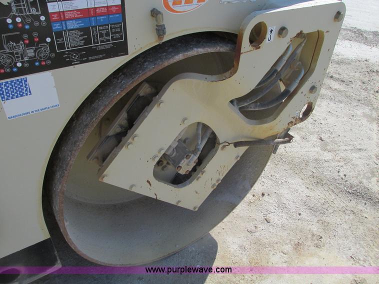 image for item F4439 Ingersoll Rand DD70 vibratory asphalt roller