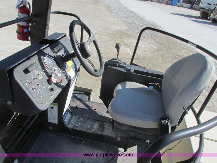 image for item F4439 Ingersoll Rand DD70 vibratory asphalt roller