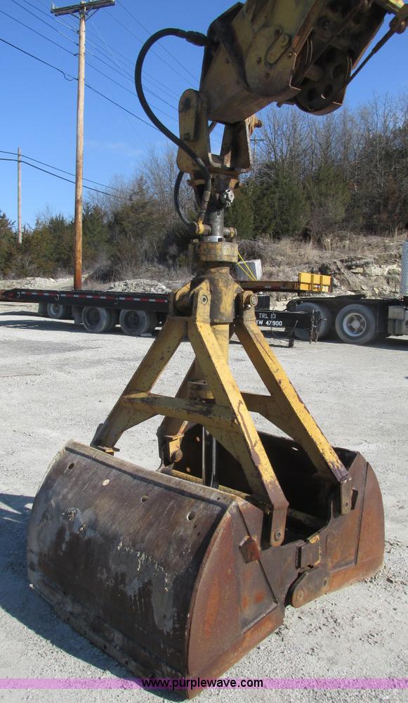 image for item F4440 1990 Caterpillar EL240B  dredge hoe