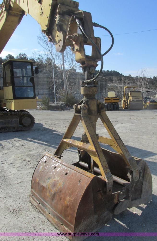 image for item F4440 1990 Caterpillar EL240B  dredge hoe