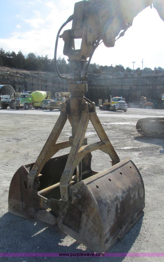 image for item F4440 1990 Caterpillar EL240B  dredge hoe