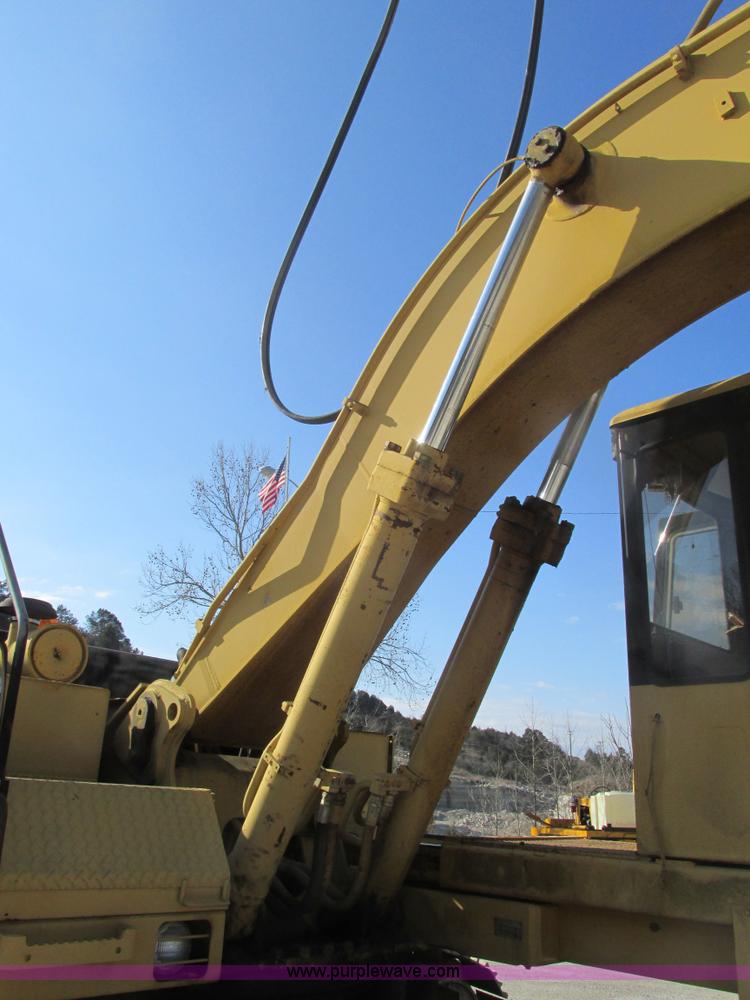 image for item F4440 1990 Caterpillar EL240B  dredge hoe