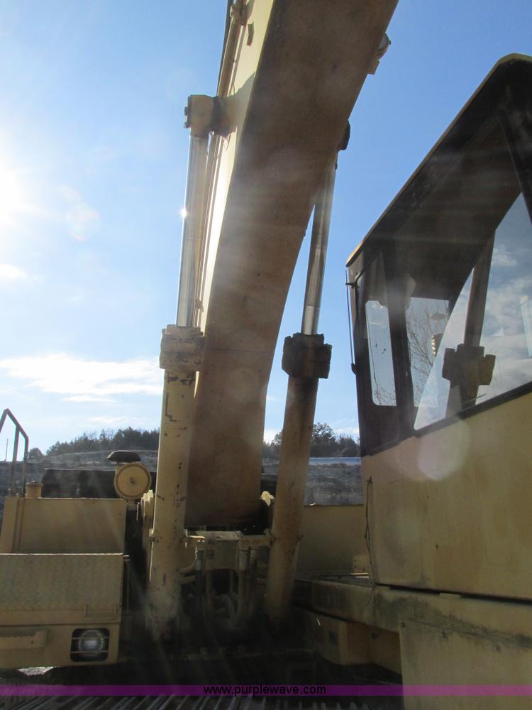 image for item F4440 1990 Caterpillar EL240B  dredge hoe