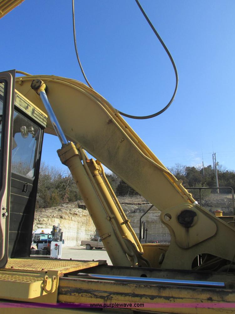 image for item F4440 1990 Caterpillar EL240B  dredge hoe