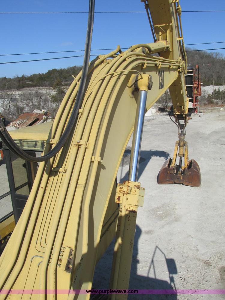 image for item F4440 1990 Caterpillar EL240B  dredge hoe