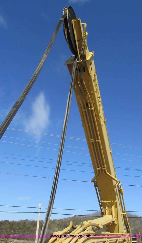 image for item F4440 1990 Caterpillar EL240B  dredge hoe