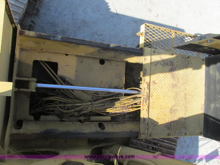 image for item F4440 1990 Caterpillar EL240B  dredge hoe