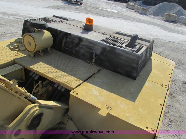 image for item F4440 1990 Caterpillar EL240B  dredge hoe