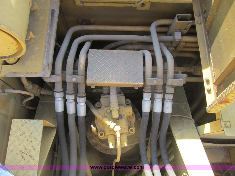 image for item F4440 1990 Caterpillar EL240B  dredge hoe