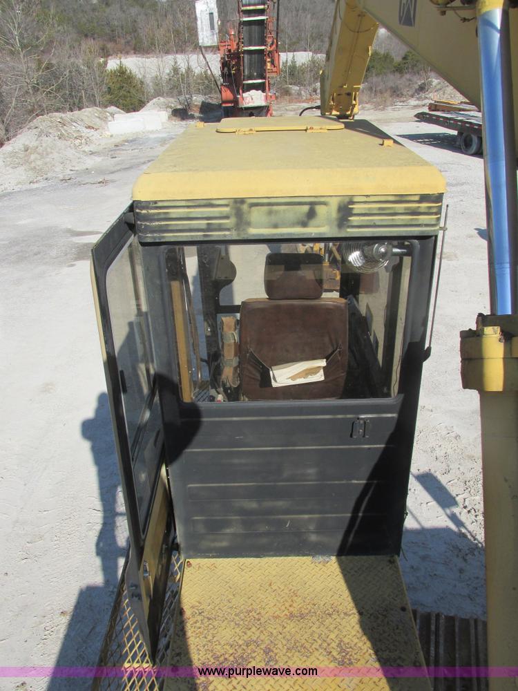 image for item F4440 1990 Caterpillar EL240B  dredge hoe