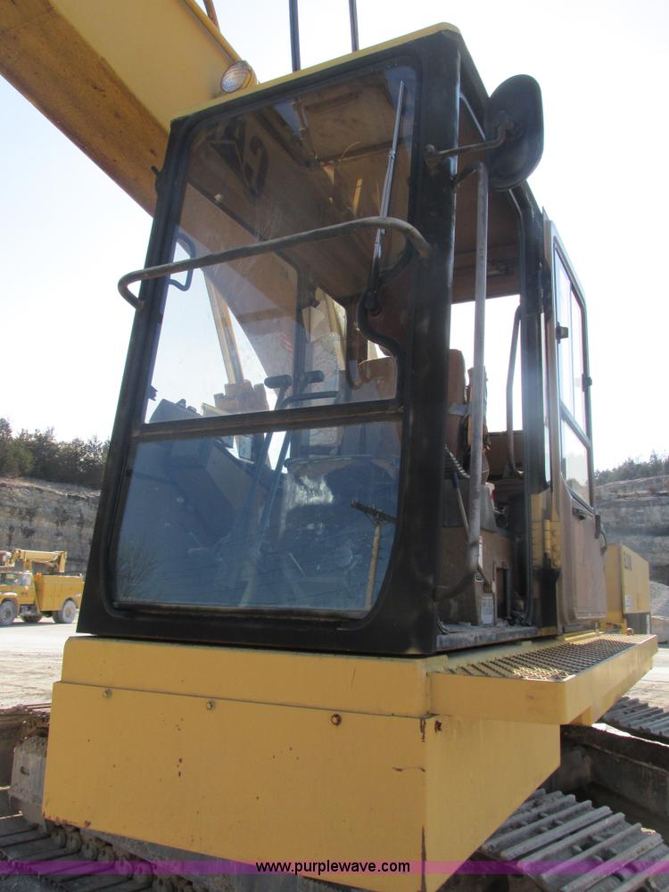 image for item F4440 1990 Caterpillar EL240B  dredge hoe