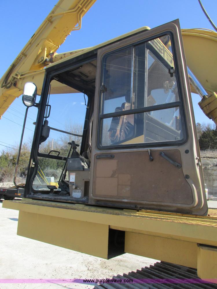 image for item F4440 1990 Caterpillar EL240B  dredge hoe