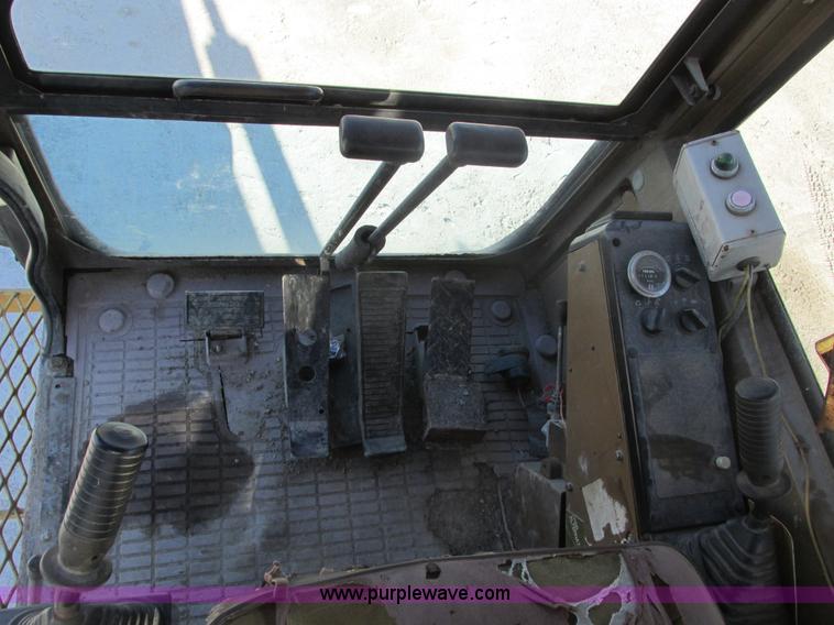 image for item F4440 1990 Caterpillar EL240B  dredge hoe