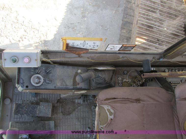 image for item F4440 1990 Caterpillar EL240B  dredge hoe