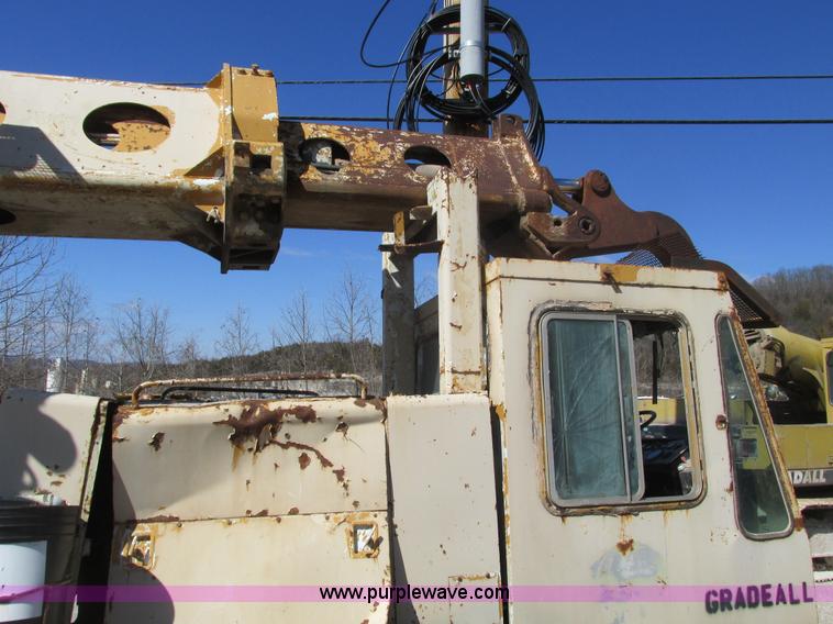 image for item F4442 Gradall G660C excavator