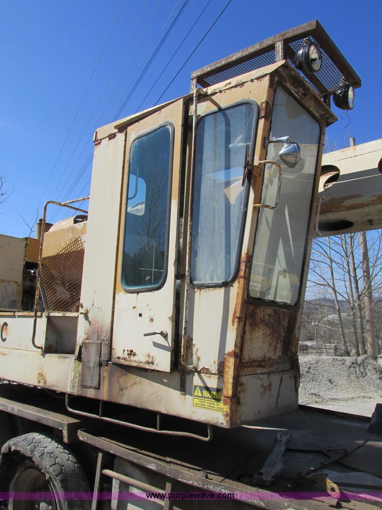 image for item F4442 Gradall G660C excavator