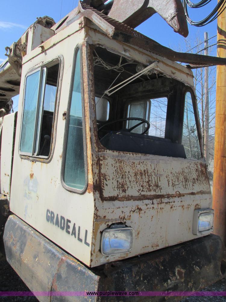 image for item F4442 Gradall G660C excavator