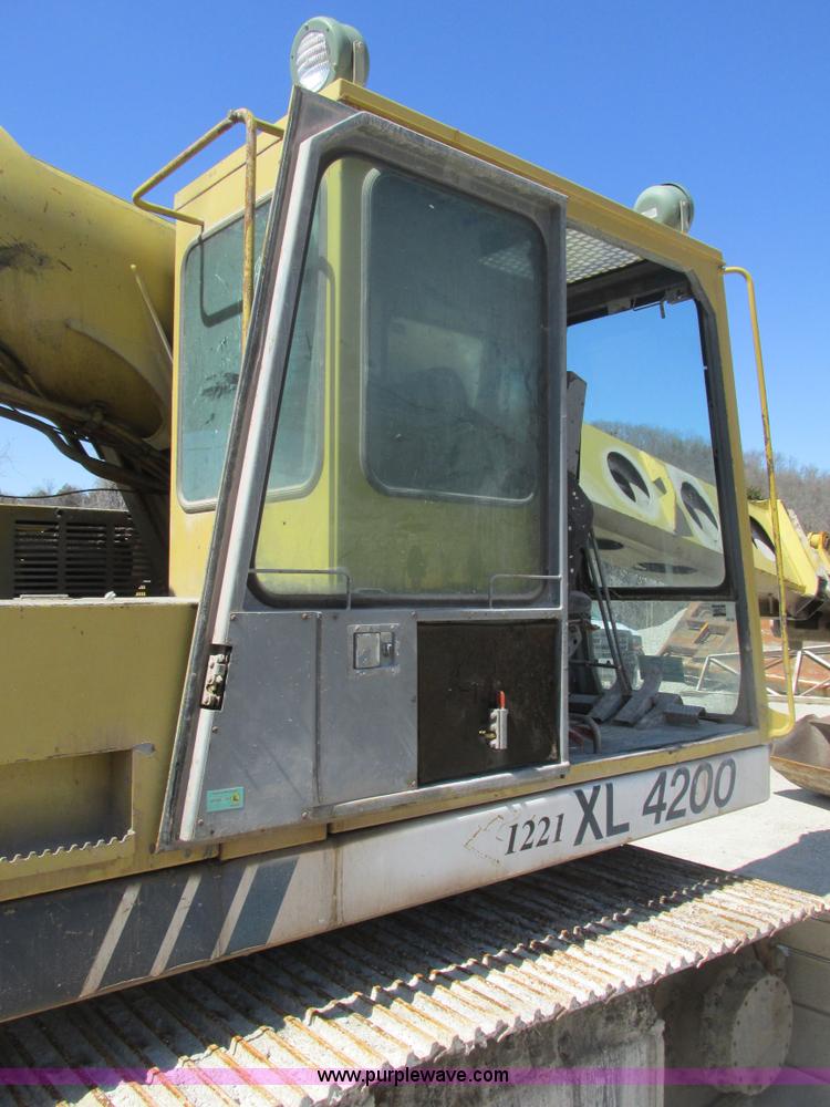 image for item F4443 1993 Gradall XL4200 excavator