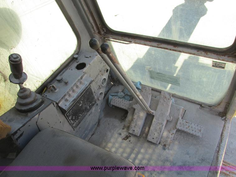 image for item F4443 1993 Gradall XL4200 excavator