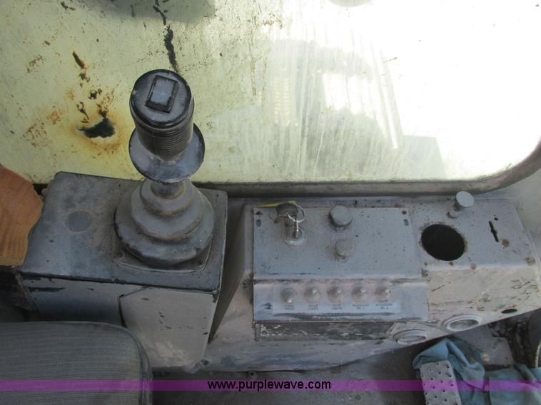 image for item F4443 1993 Gradall XL4200 excavator
