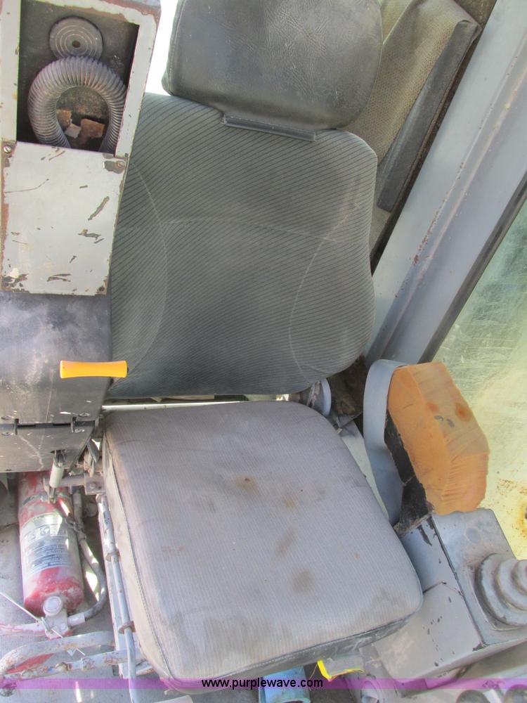 image for item F4443 1993 Gradall XL4200 excavator