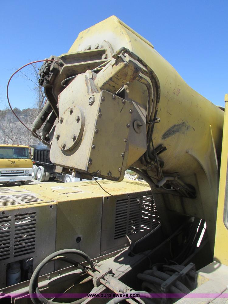 image for item F4443 1993 Gradall XL4200 excavator