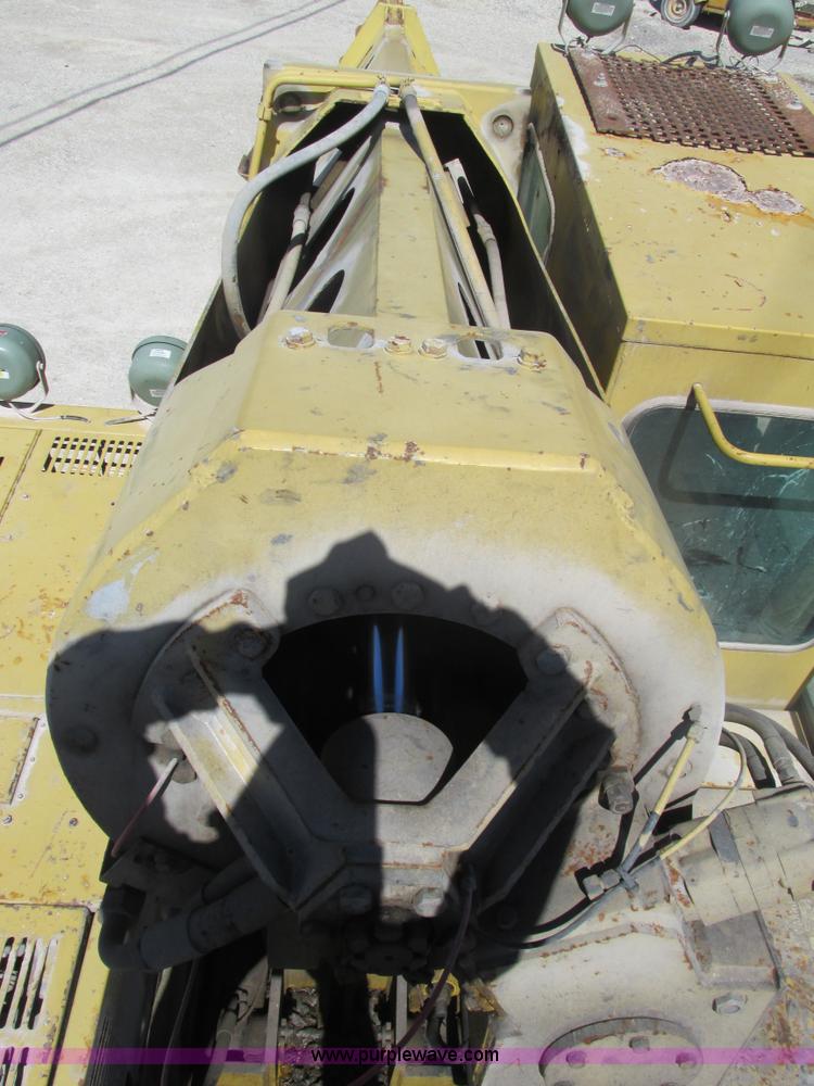 image for item F4443 1993 Gradall XL4200 excavator