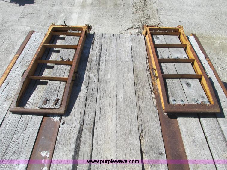 image for item F4456 2000 Trail-Eze lowboy 32' trailer