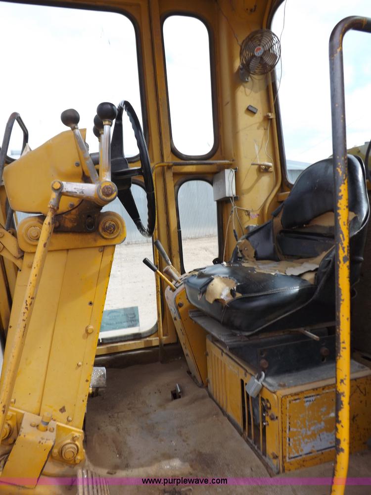 image for item F6471 1975 Caterpillar 120G articulated motor grader