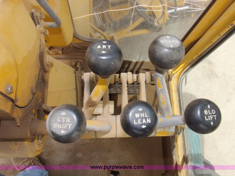 image for item F6471 1975 Caterpillar 120G articulated motor grader