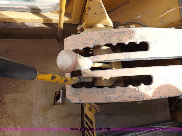 image for item F6471 1975 Caterpillar 120G articulated motor grader