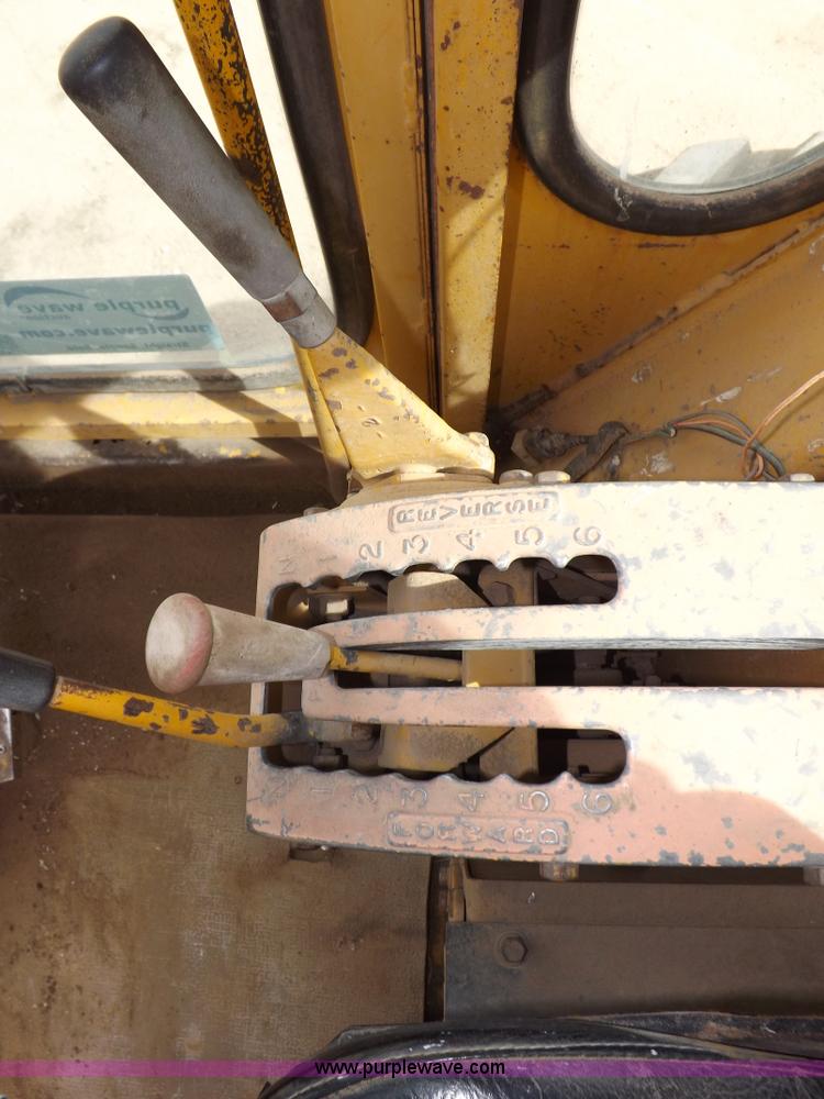 image for item F6471 1975 Caterpillar 120G articulated motor grader