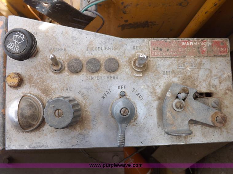 image for item F6471 1975 Caterpillar 120G articulated motor grader