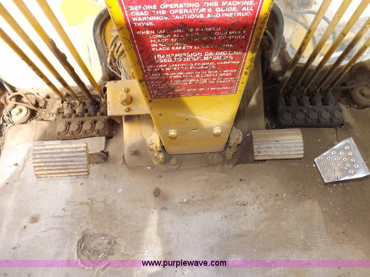 image for item F6471 1975 Caterpillar 120G articulated motor grader