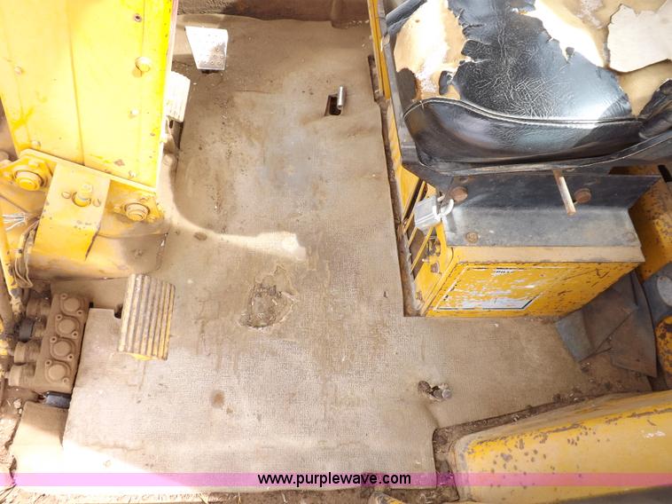 image for item F6471 1975 Caterpillar 120G articulated motor grader