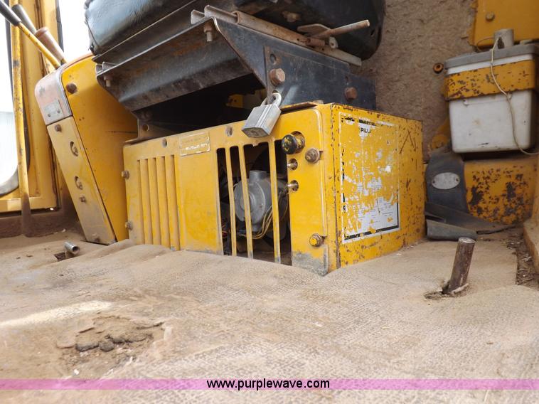 image for item F6471 1975 Caterpillar 120G articulated motor grader