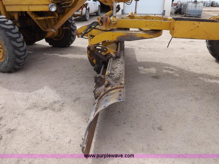 image for item F6471 1975 Caterpillar 120G articulated motor grader
