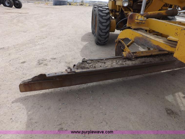 image for item F6471 1975 Caterpillar 120G articulated motor grader