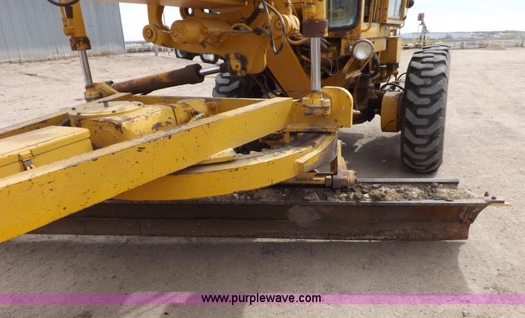 image for item F6471 1975 Caterpillar 120G articulated motor grader