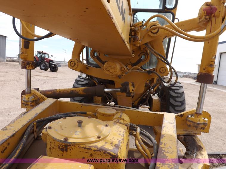 image for item F6471 1975 Caterpillar 120G articulated motor grader