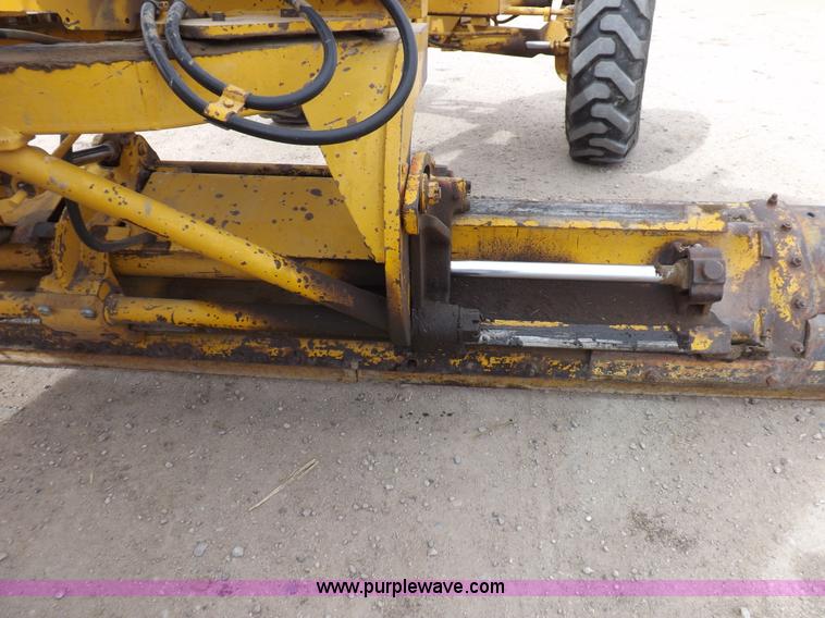 image for item F6471 1975 Caterpillar 120G articulated motor grader