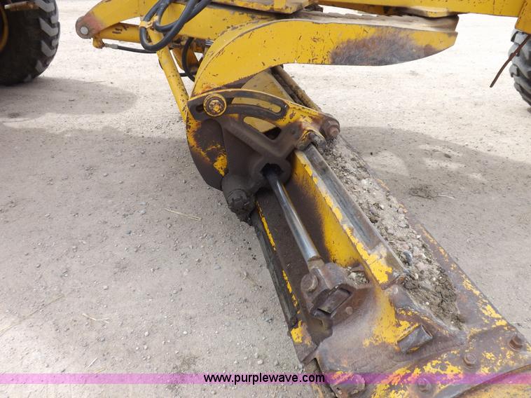 image for item F6471 1975 Caterpillar 120G articulated motor grader